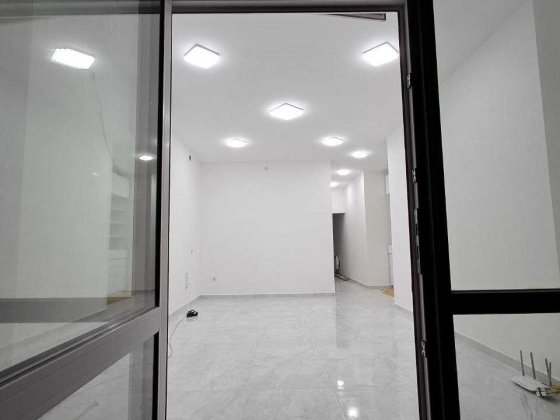 Продається світле та доглянуте комерційне приміщення Рудное