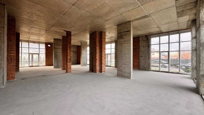 Продаж чудового приміщення 222,9 м2 з панорамним склінням, висота 4,2м - фото 1