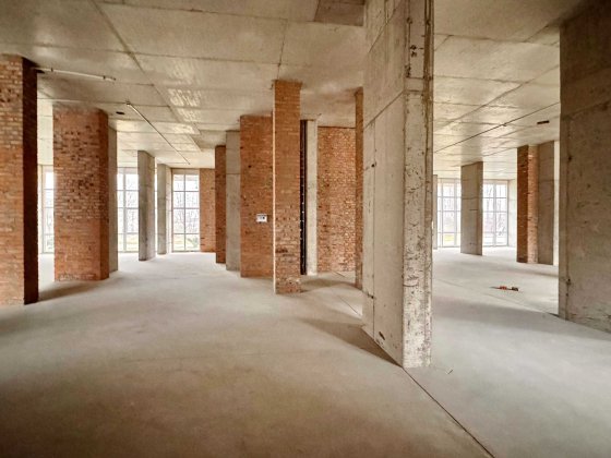 ПРИМІЩЕННЯ 459.1 м2, стелІ 4,2 м - ідеальне рішення для вашого бізнесу Зубра