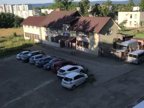 Продаж комерційного приміщення із земельною ділянкою Стебник