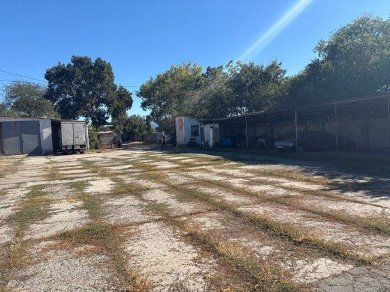 Продам овощебазу склады 1400м2 земля 1 га собственность, возле трассы Усатове