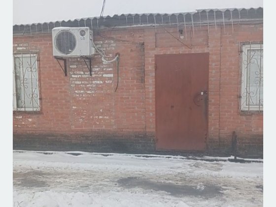 Продам пол дома... помещение под бизнес... Кобеляки