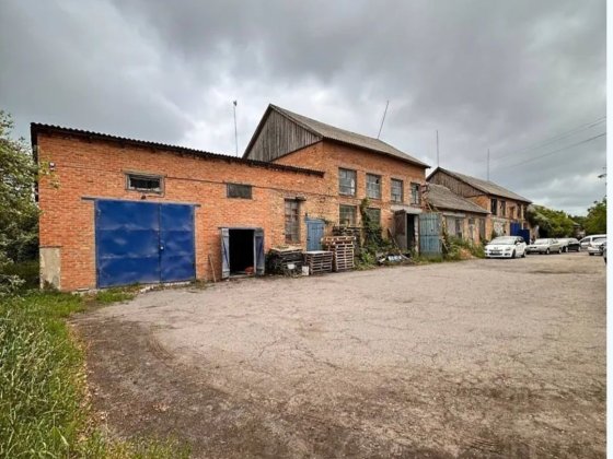 Продається комплекс нежитлових приміщень. Диканька