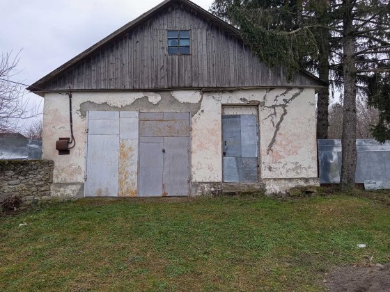 Склад  майстерня  під щеплення горіха заготівку   сушку сухофруктів . Дунаївці