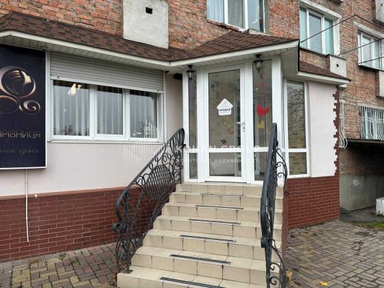 ‼️ Продаж комерційного приміщення з ремонтом та фасадним входом ‼️ Красилів