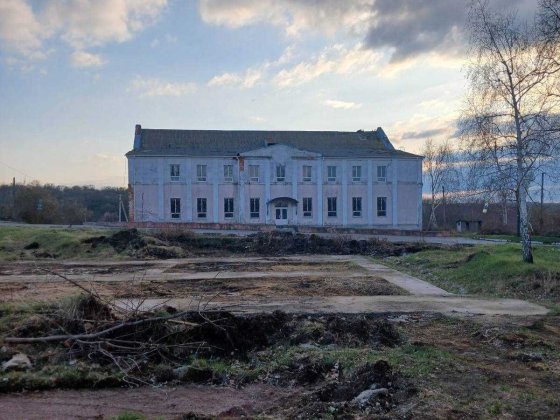 Нежитлова будівля 986.2 м2. Тальне, вул. Самойлова, 6-А Тальне