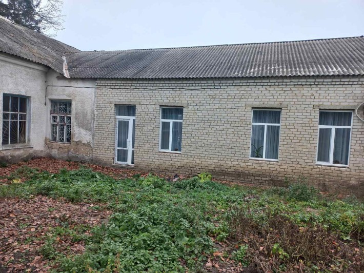 Частина адмінбудівлі, 139 кв.м, вул. Замкова, 83, м. Тальне - фото 1