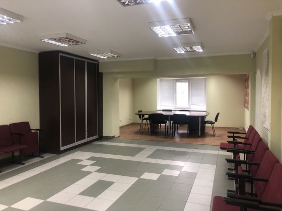Продам офісне комерційне приміщення в м.Ріпки Репки