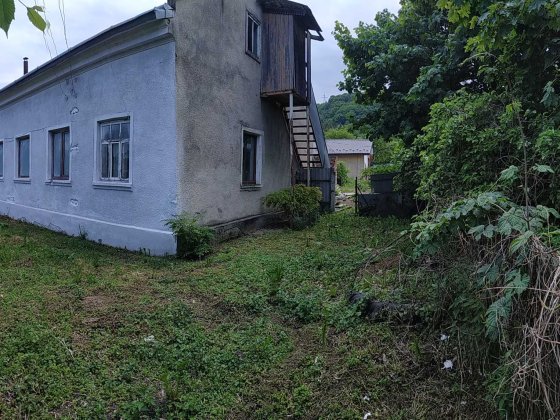 Продаж приміщення та земельної ділянки 350м2 -21 сотка землі Вижниця