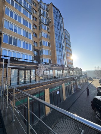 Продаж фасадного комерційного приміщення з орендарями - фото 1