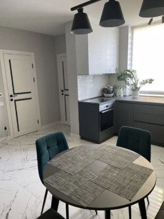 Продам 2-к квартиру 56 м2. Кадетська гай 10  ЖК Медовий Турецький містечко Солом'янський район - фото 1