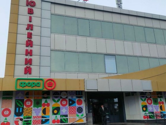 Здається приміщення на першому поверсі, з власним входом. Бердичев