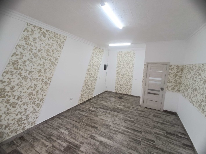 ОФІСНЕ ПРИМІЩЕННЯ 22 кв.м. з ЄВРОРЕМОНТОМ у центральній частині міста! - фото 1