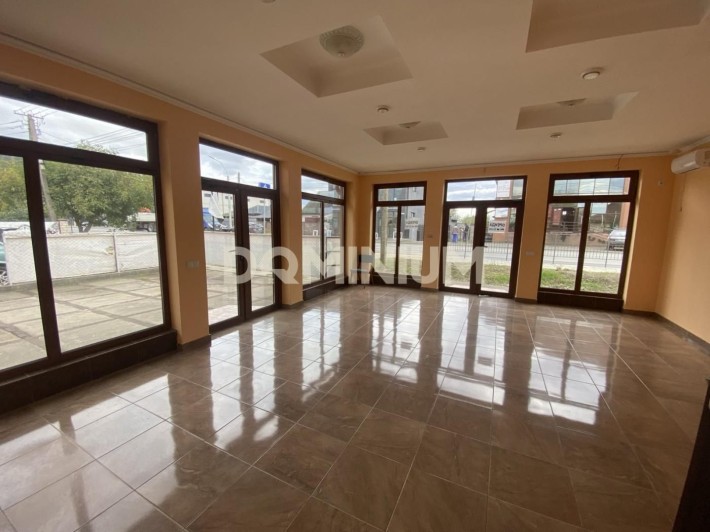 Оренда комерційного приміщення 38 м², вул. Комунальна - фото 1