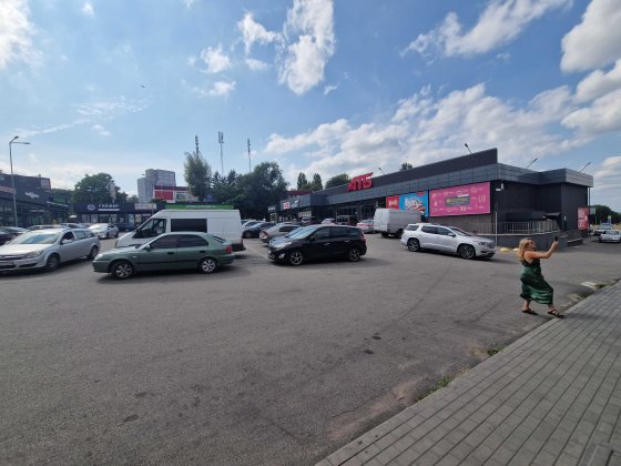 Здам приміщення в Центрі біля АТБ під бізнес Каменское