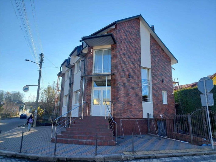 Оренда  приміщення 175 м. кв. 3 поверхи м. Дрогобич - фото 1