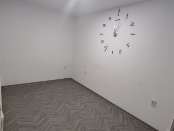 Можна спільно з манікюрницею по 2300 Дрогобич