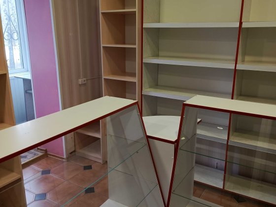 Здається в оренду кімната під торгову точку Желтые Воды