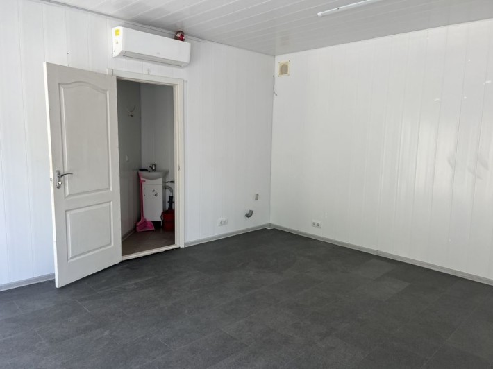 Под ЗАПАСНЫЕ ЧАСТИ ДЛЯ МАШИН, масло и т. д идеально ;) - фото 1