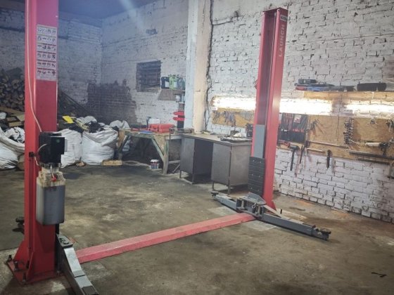 Здам в оренду підйомник, робоче місце з інструментами Лубны