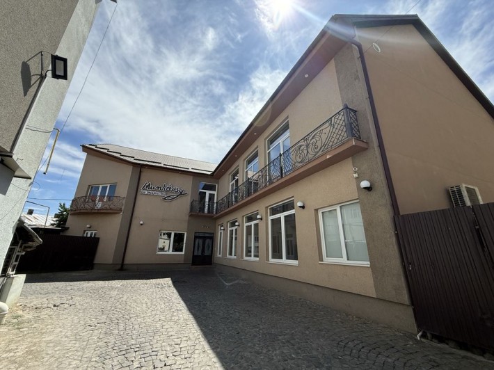 Оренда приміщення в центрі міста - фото 1