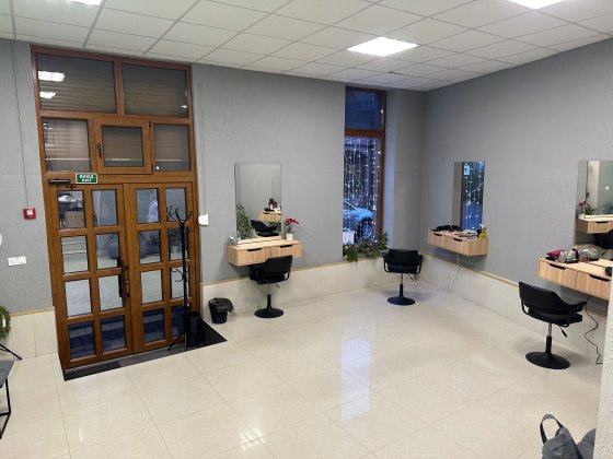 Здається в оренду робоче місце для перукаря і майстра манікюру Мукачево