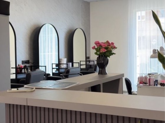 Здається робоче місце для Перукаря/Майстра манікю/бровіста Мукачево