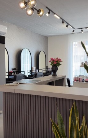 Здається робоче місце для Перукаря/Майстра манікю/бровіста - фото 1