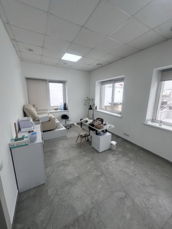 Одренда робочого місця для майстра манікюру - фото 1