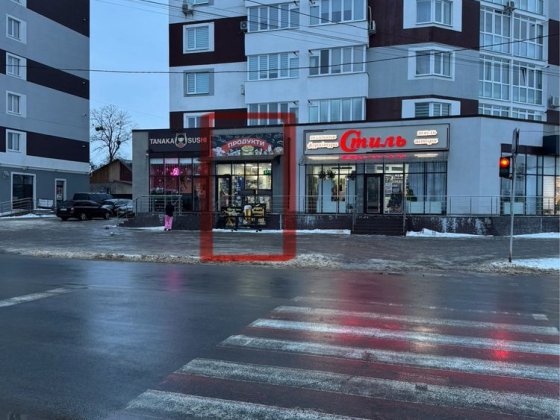 Фасадне приміщення 78 м², 1 поверх, пішохідна зона + парковка Звягель