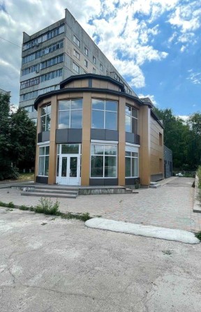 Оренда комерційного приміщення  - в класному місці для вашого бізнесу! - фото 1