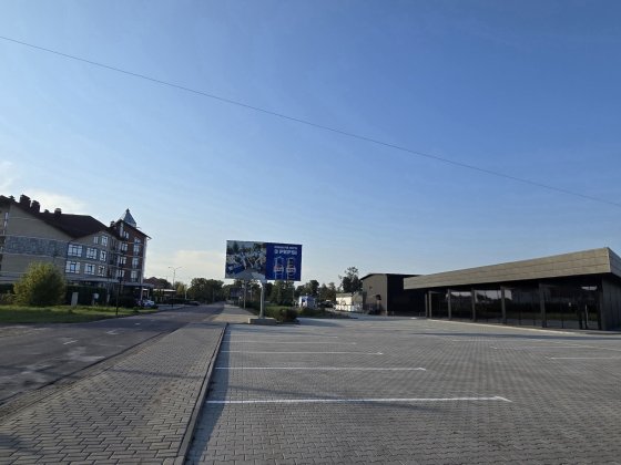 Оренда окремого фасадного приміщення з парковкою, вул.Б.Хмельницького Шептицкий