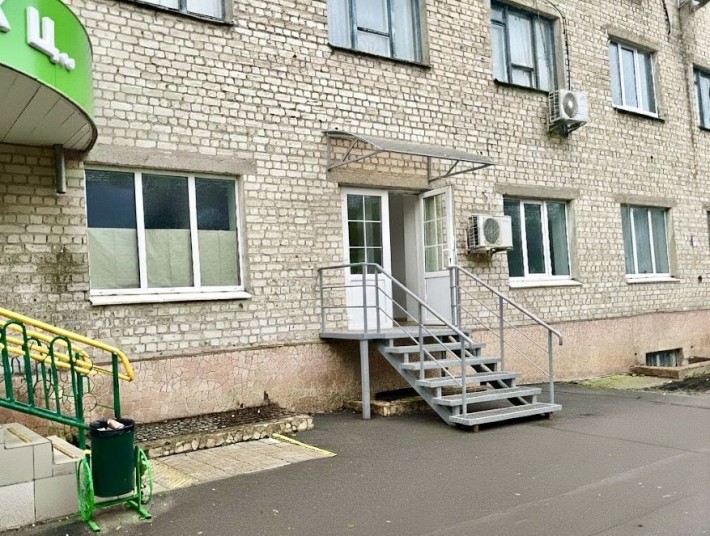 Сдам фасадное помещение в аренду Чугуев Харьковская 118 - фото 1