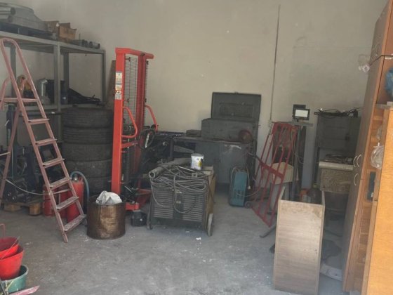 Оренда невеликого складу з воротами