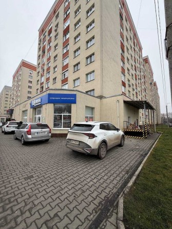 Фасадне приміщення на оренду - фото 1