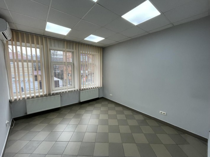 Офіс в самому центрі міста. Є кондиціонер, вода - фото 1