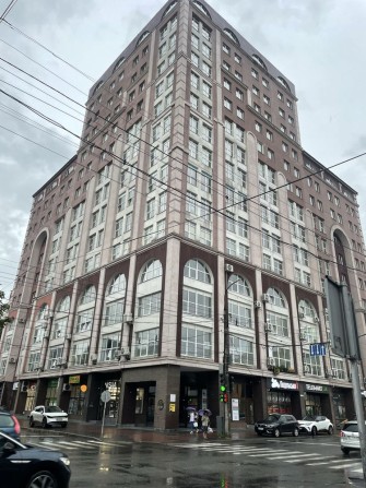 Оренда Комерційного приміщення без комісії в Центрі міста в зданому жк - фото 1