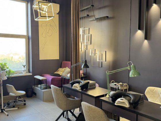 Оренда робочого місяця майстра манікюру Хмельницький