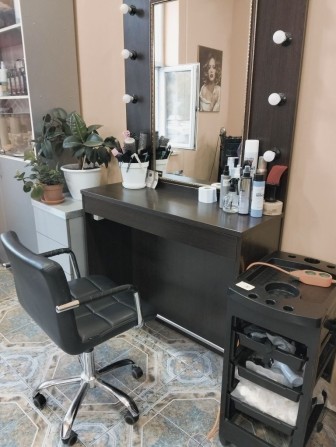 Аренда перукаря ,візажиста,бровіста - фото 1