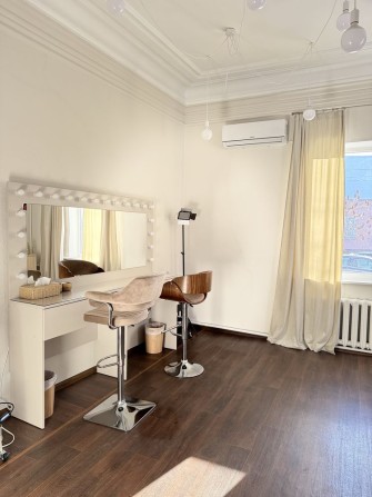 Здається робоче місце для візажиста / бровіста / лешмейкера - фото 1