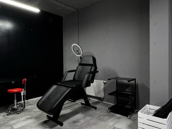 оренда кушетки/місця для тату майстра є світло Бровары