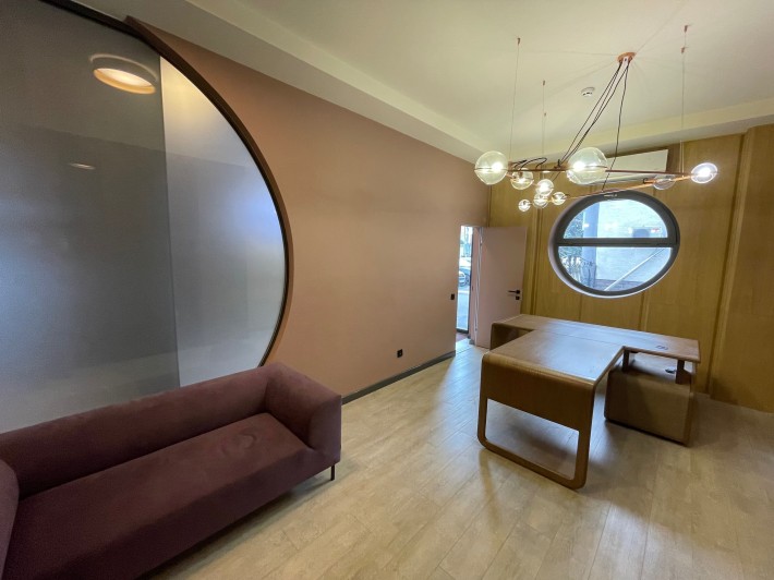 Фасадне приміщення в центрі, біля ТЦ Квартал. 1 поверх, фасад - фото 1