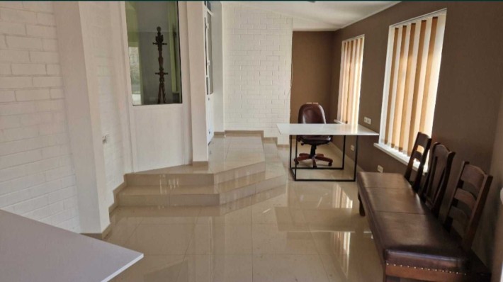 Оренда приміщення центр Бучі на Б.Хмельницького - фото 1