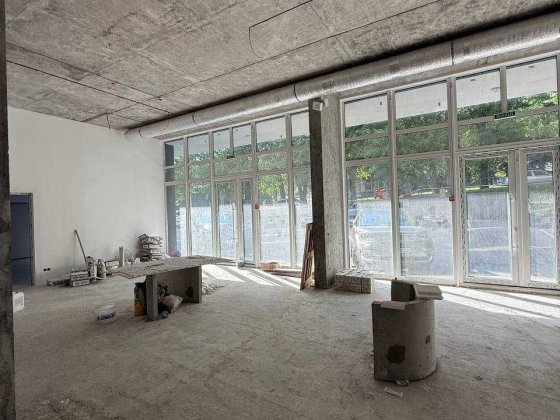 Комерційне приміщення на 1 поверсі офісного центру. Хмельницкий