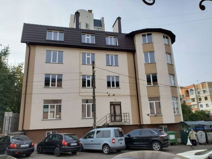 Центр міста! Фасад! Перший поверх. ОРЕНДА - фото 1