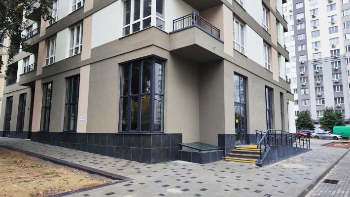 Фасадне нежитлове приміщення в оренду 86м. Крона Парк. Без комісії. - фото 1