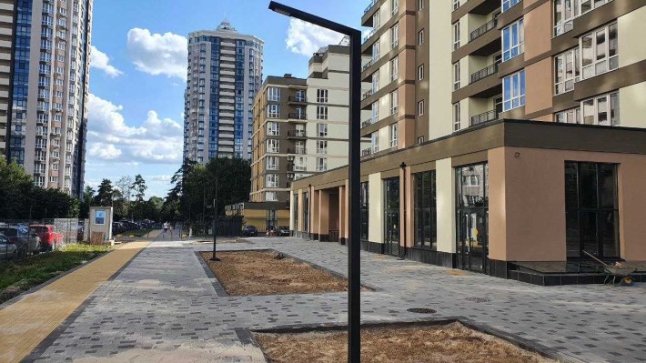 Оренда приміщення вільного призначення 302 м2 Бровари ЖК Крона Парк - фото 1