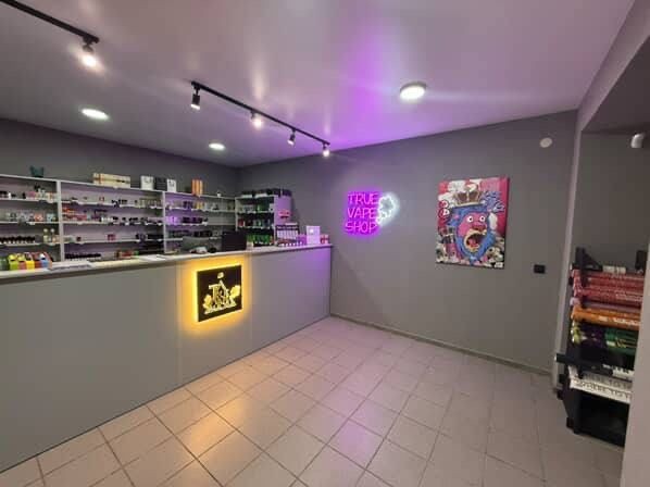 Здам фасадне приміщення з ремонтом, р-н Вокзальна поряд з АТБ - фото 1