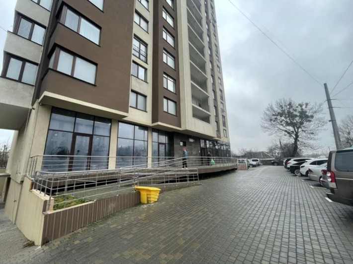 Оренда фасадного приміщення. Перший поверх, 2 входи. - фото 1