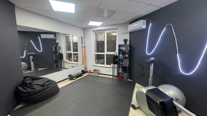 Приміщення 50м2 з ремонтом на Прорізній, готовий бізнес з орендарями - фото 1